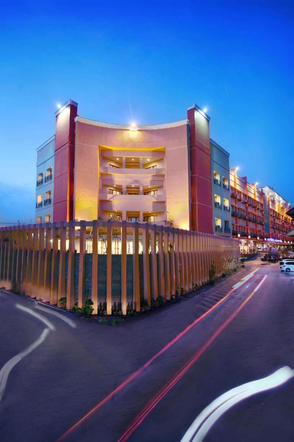 Aston And Convention Center 4*