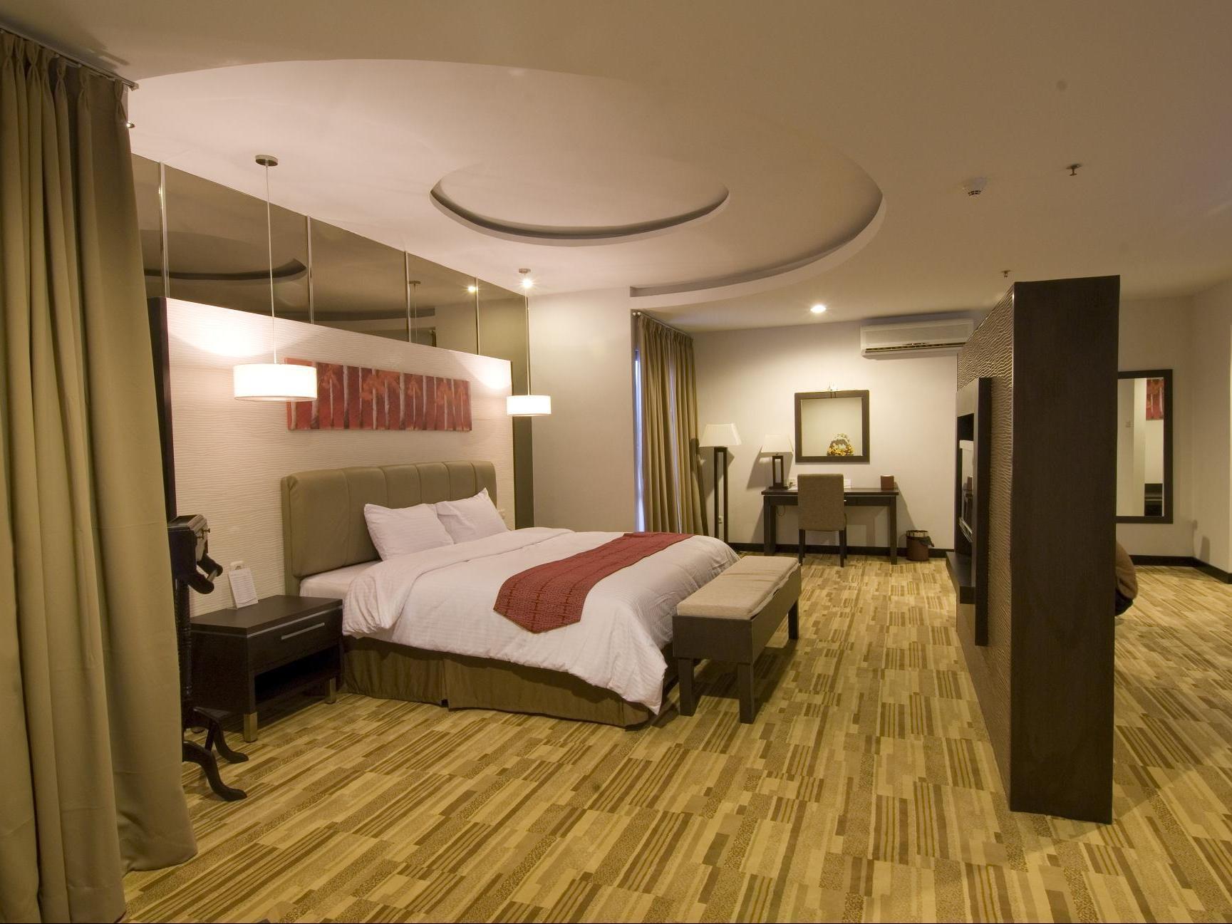 Aston And Convention Center 4*