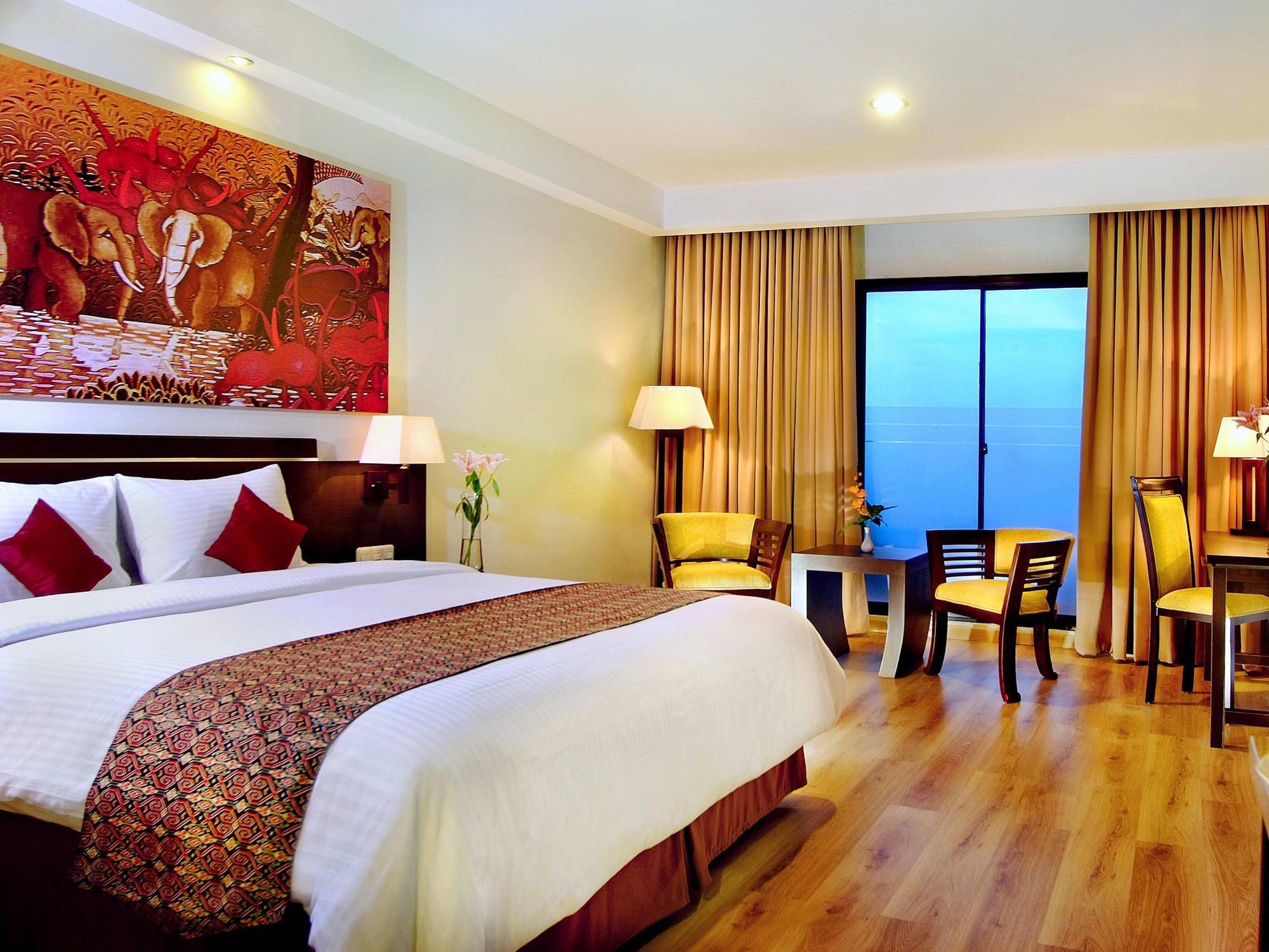 Aston And Convention Center Hotel 4*